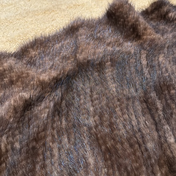 Beautiful woven natural color mink shawl - Picture 6 of 6